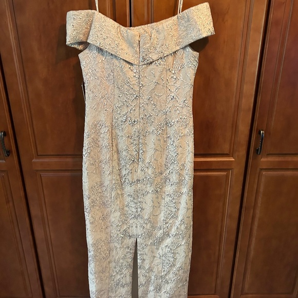 New with Tags Theia Cream Off Shoulders Gown - Picture 4 of 6